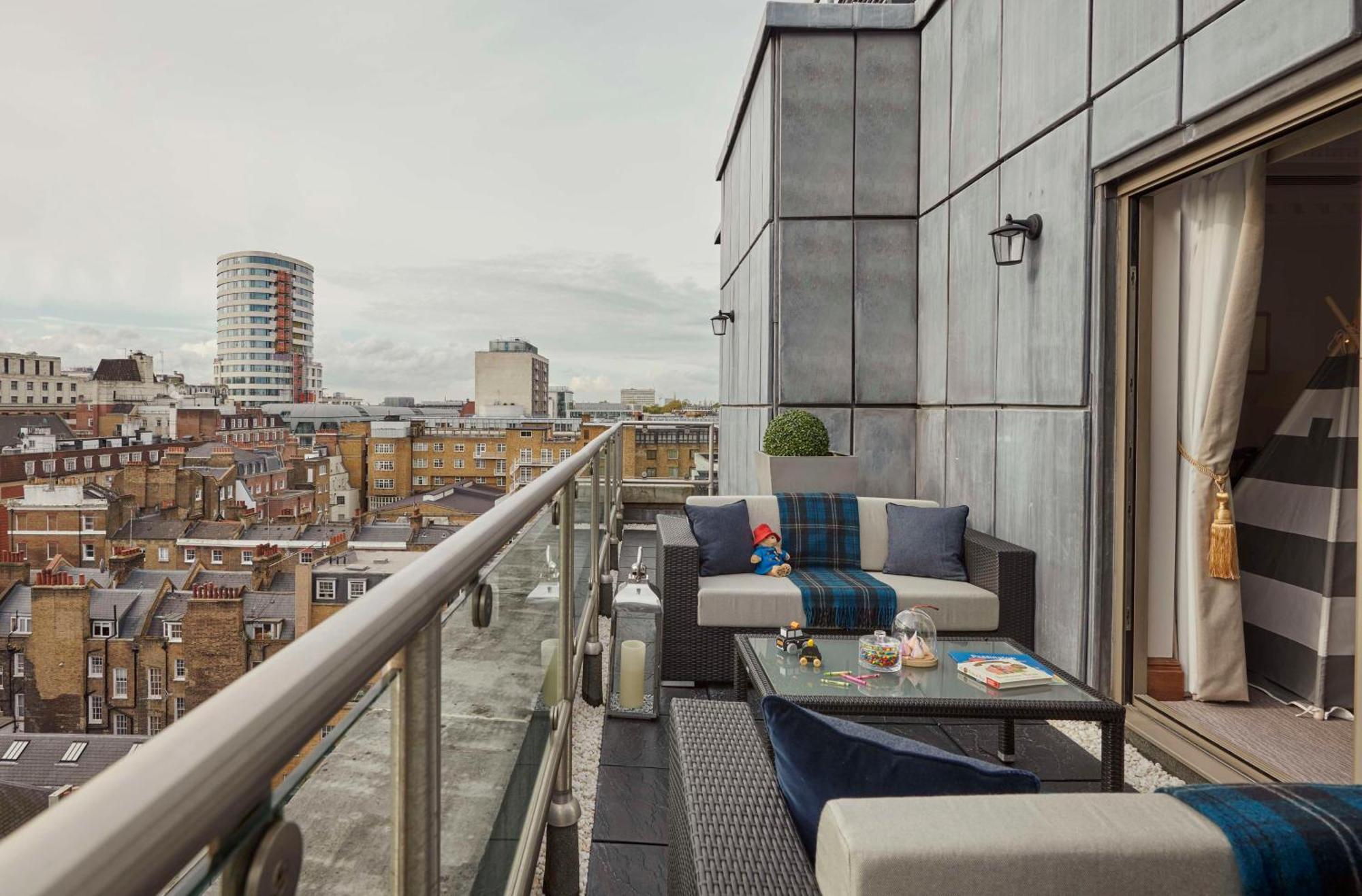 凯悦伦敦丘吉尔酒店 外观 照片 The balcony of a penthouse apartment at The Standard London